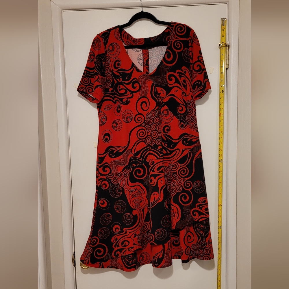 Loose-fitting asymmetrical dress with front overskirt